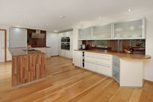 Photo 32- click for photo gallery